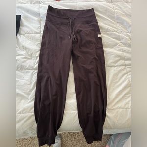 Vuori women’s joggers. Brand new and never worn!